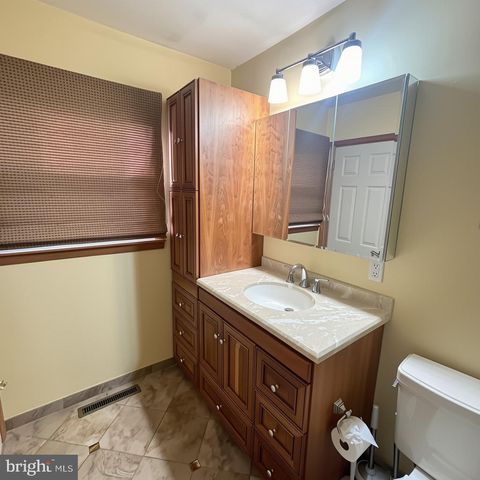 10 WEDGEWOOD DR, Cinnaminson, NJ 08077