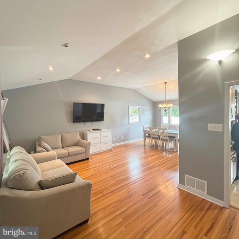 10 WEDGEWOOD DR, Cinnaminson, NJ 08077