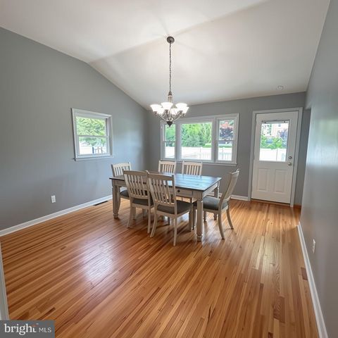 10 WEDGEWOOD DR, Cinnaminson, NJ 08077