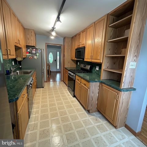 10 WEDGEWOOD DR, Cinnaminson, NJ 08077