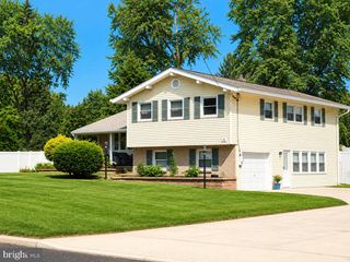 10 WEDGEWOOD DR, Cinnaminson, NJ 08077