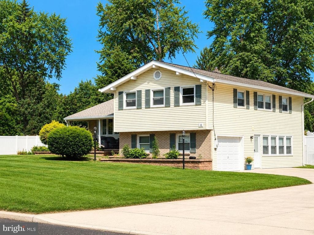10 WEDGEWOOD DR, Cinnaminson, NJ 08077