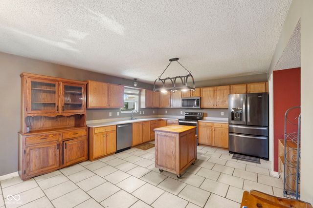 785 Shoreline Court, Franklin, IN 46131