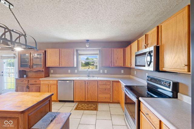 785 Shoreline Court, Franklin, IN 46131