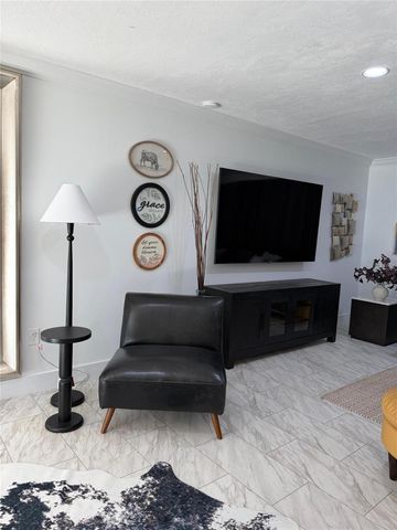 4534 N LAKE DRIVE, Sarasota, FL 34232