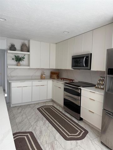 4534 N LAKE DRIVE, Sarasota, FL 34232