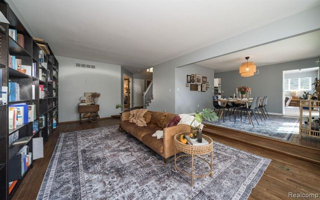 2509 Munster Road, Rochester Hills, MI 48309