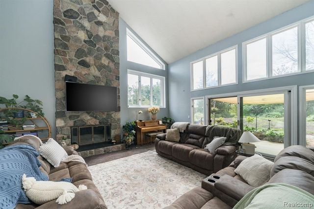 2509 Munster Road, Rochester Hills, MI 48309