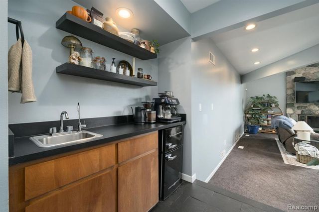 2509 Munster Road, Rochester Hills, MI 48309