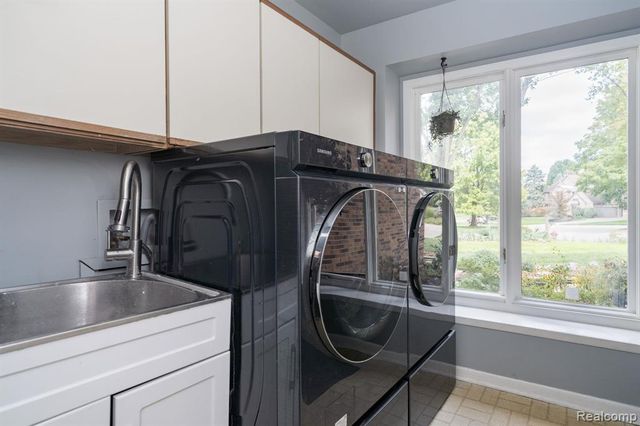 2509 Munster Road, Rochester Hills, MI 48309