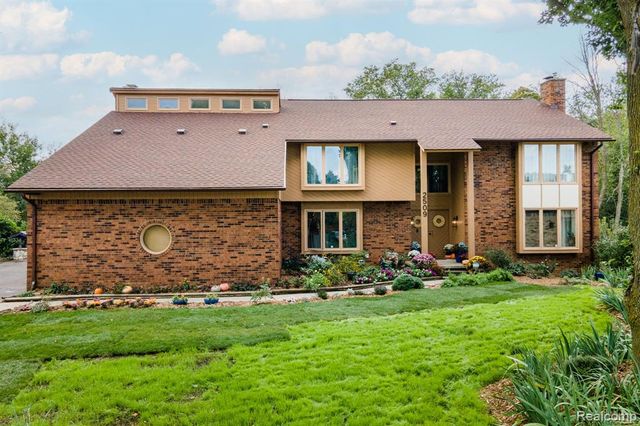 2509 Munster Road, Rochester Hills, MI 48309
