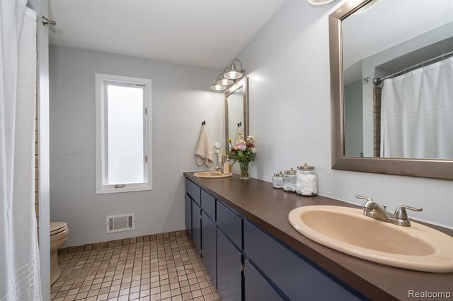 2509 Munster Road, Rochester Hills, MI 48309
