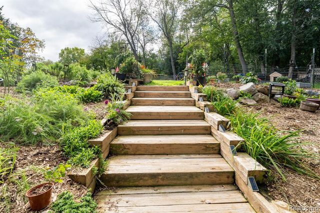 2509 Munster Road, Rochester Hills, MI 48309