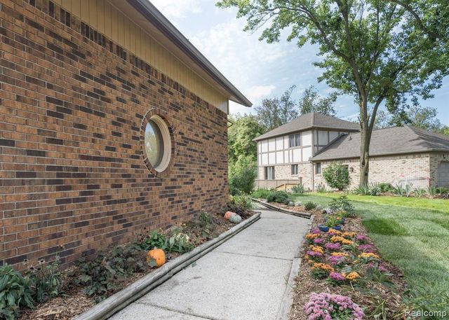 2509 Munster Road, Rochester Hills, MI 48309