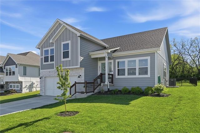 3517 SE Corbin Drive, Lee's Summit, MO 64082