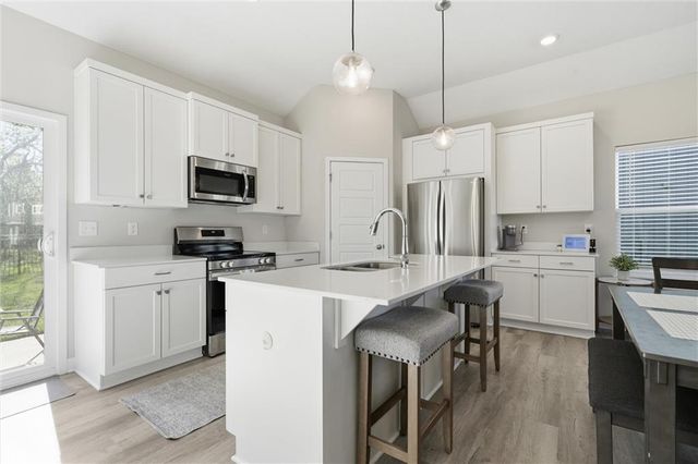 3517 SE Corbin Drive, Lee's Summit, MO 64082