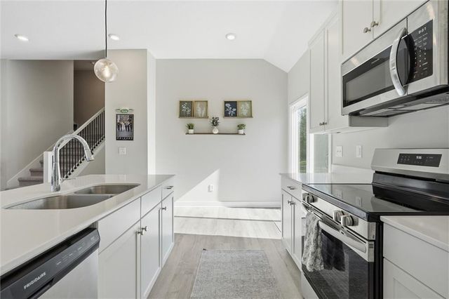 3517 SE Corbin Drive, Lee's Summit, MO 64082