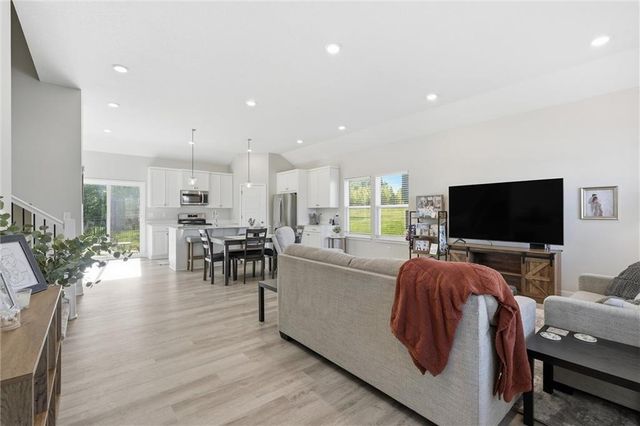 3517 SE Corbin Drive, Lee's Summit, MO 64082