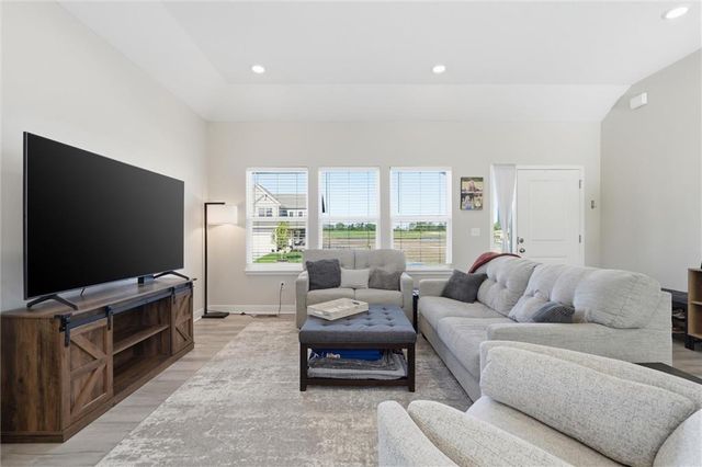 3517 SE Corbin Drive, Lee's Summit, MO 64082