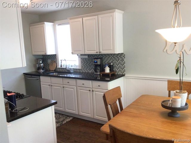 1921 N Connecticut Avenue, Royal Oak, MI 48073