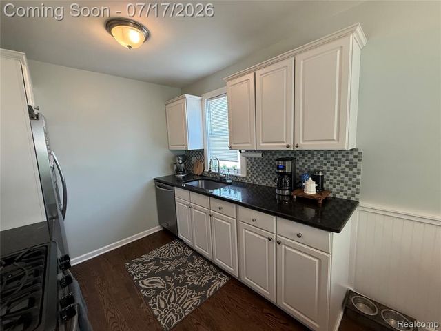 1921 N Connecticut Avenue, Royal Oak, MI 48073