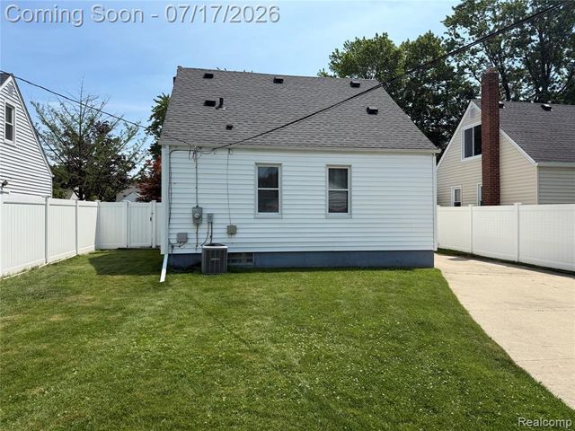 1921 N Connecticut Avenue, Royal Oak, MI 48073