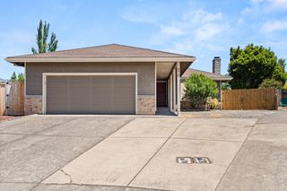 876 Ridgeway Circle, Medford, OR 97504