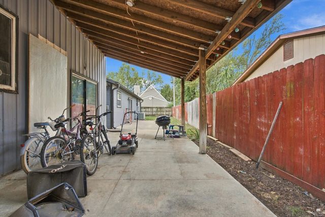 800 Brookwood Circle, Manhattan, KS 66502