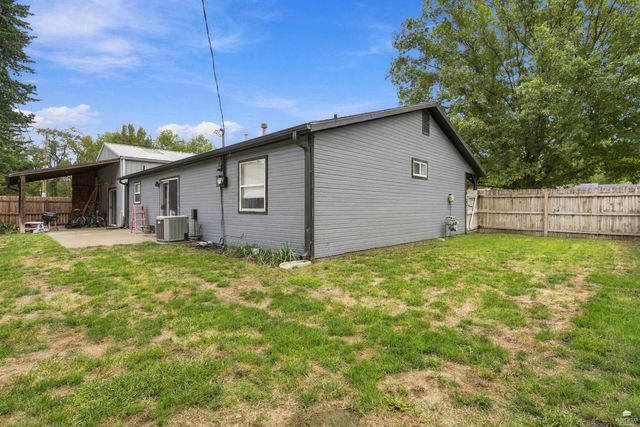 800 Brookwood Circle, Manhattan, KS 66502