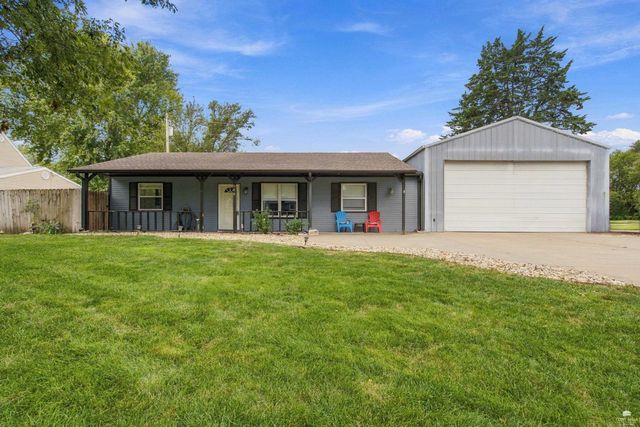 800 Brookwood Circle, Manhattan, KS 66502