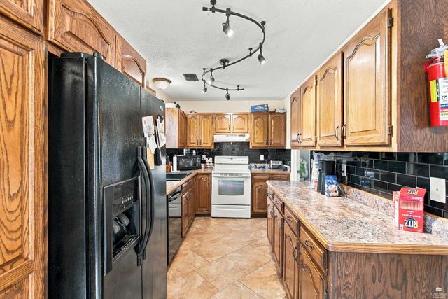 800 Brookwood Circle, Manhattan, KS 66502
