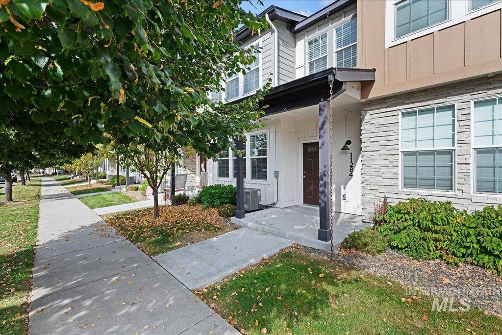 11284 W Knightsbridge Ct, Boise, ID 83713 photo 2