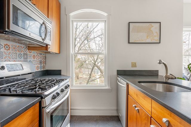 10 Cottage St 2, Boston, MA 02128