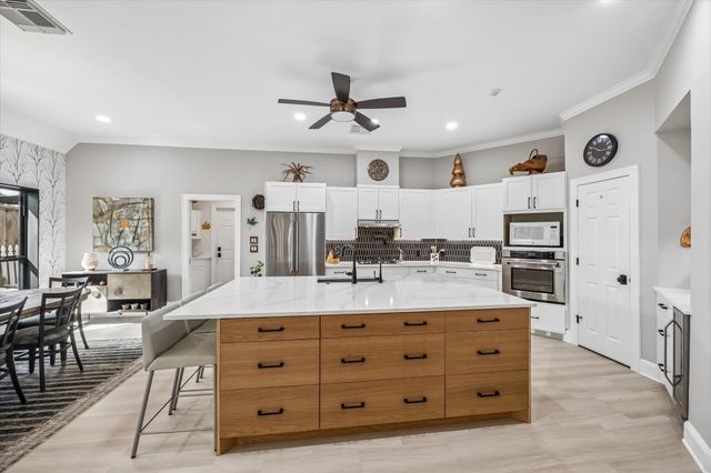 2205 Creekwood Lane, Brenham, TX 77833