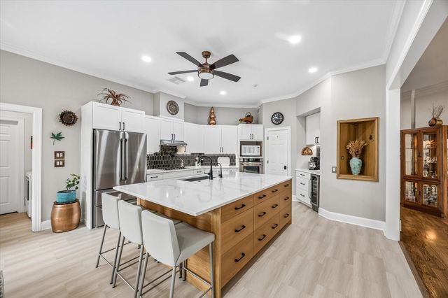 2205 Creekwood Lane, Brenham, TX 77833