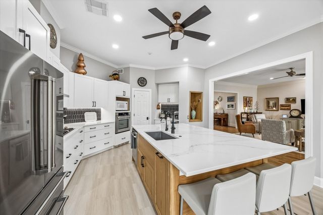 2205 Creekwood Lane, Brenham, TX 77833