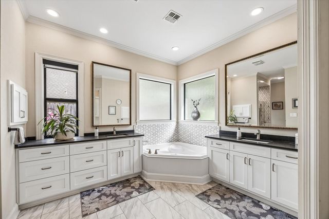 2205 Creekwood Lane, Brenham, TX 77833