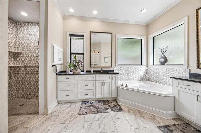 2205 Creekwood Lane, Brenham, TX 77833