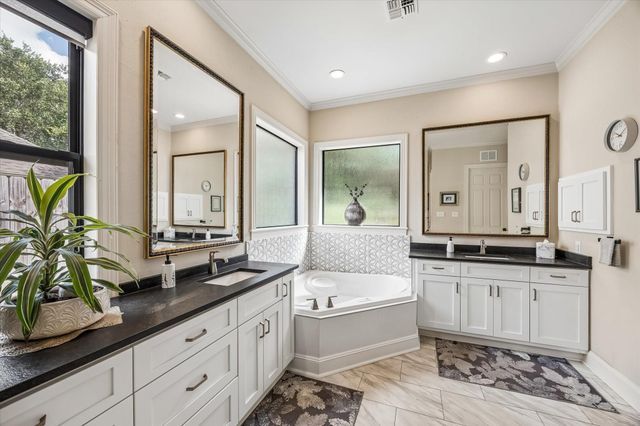2205 Creekwood Lane, Brenham, TX 77833