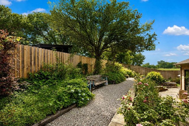 2205 Creekwood Lane, Brenham, TX 77833