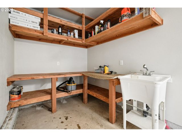 940 EXPLORER Ave, Molalla, OR 97038