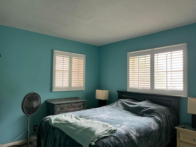 915 Riverwood Lane, Jupiter, FL 33458