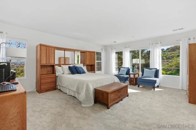 475 Taylor Dr, Oceanside, CA 92056