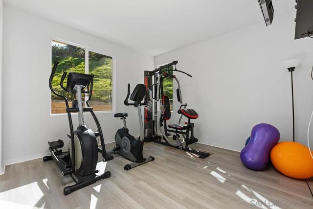 475 Taylor Dr, Oceanside, CA 92056