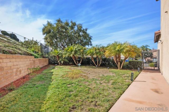 475 Taylor Dr, Oceanside, CA 92056