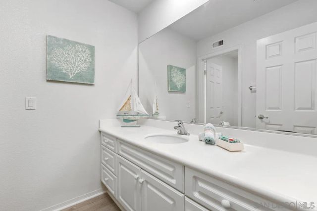 475 Taylor Dr, Oceanside, CA 92056