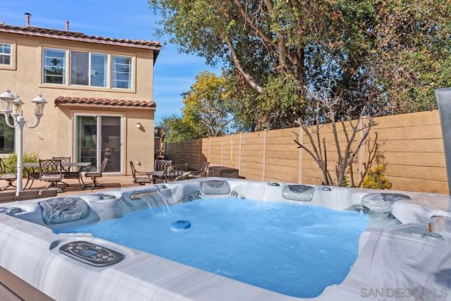 475 Taylor Dr, Oceanside, CA 92056