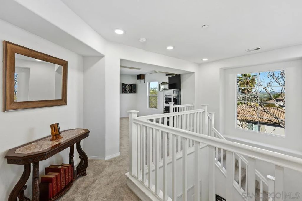 475 Taylor Dr, Oceanside, CA 92056