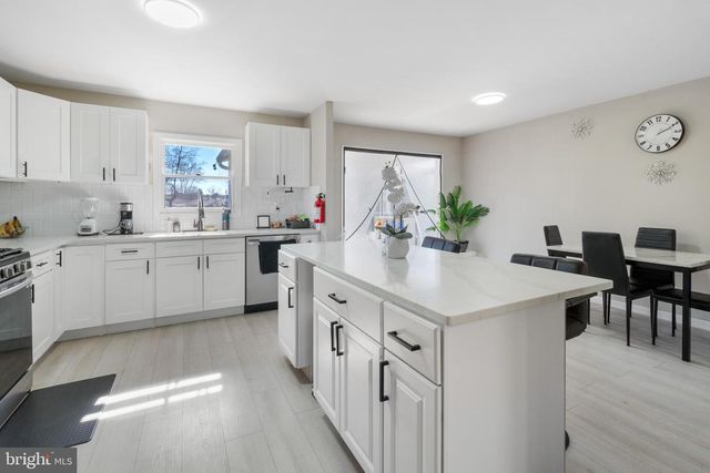 25 LATIMER WAY, Burlington, NJ 08016