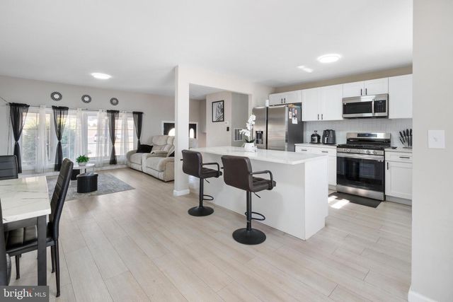 25 LATIMER WAY, Burlington, NJ 08016